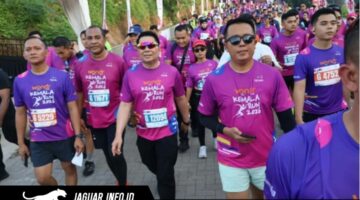 Kapolda Sulut Irjen Pol Roycke Harry Langie bersama Ketua Bhayangkari Daerah Sulut Ny. Joan Roycke Langie saat mengikuti ajang Kemala Run 2026 di Bali. 