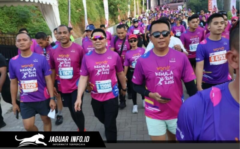 Kapolda Sulut Irjen Pol Roycke Harry Langie bersama Ketua Bhayangkari Daerah Sulut Ny. Joan Roycke Langie saat mengikuti ajang Kemala Run 2026 di Bali. 