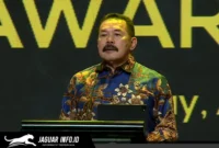 Jaksa Agung ST Burhanuddin memberikan arahan tegas mengenai kebijakan penanganan hukum terhadap aparat desa di Jakarta.