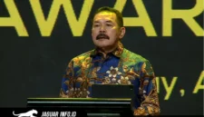 Jaksa Agung ST Burhanuddin memberikan arahan tegas mengenai kebijakan penanganan hukum terhadap aparat desa di Jakarta.