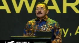 Jaksa Agung ST Burhanuddin memberikan arahan tegas mengenai kebijakan penanganan hukum terhadap aparat desa di Jakarta.