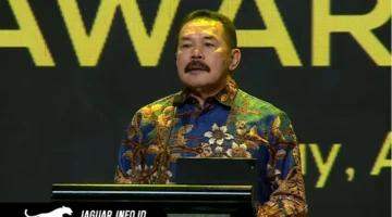 Jaksa Agung ST Burhanuddin memberikan arahan tegas mengenai kebijakan penanganan hukum terhadap aparat desa di Jakarta.