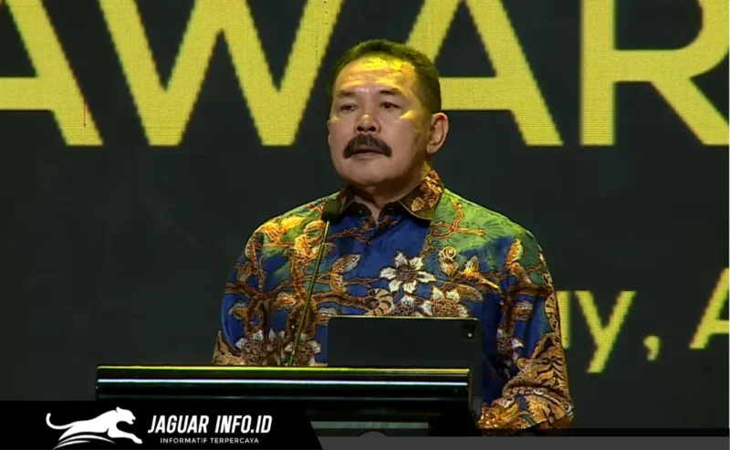 Jaksa Agung ST Burhanuddin memberikan arahan tegas mengenai kebijakan penanganan hukum terhadap aparat desa di Jakarta.