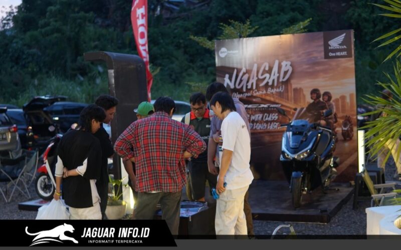 Generasi muda Manado berkumpul menikmati hiburan dalam acara Honda Active Circle di Allure Coffee.