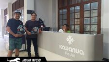 Kawanua Padel Manado resmi melakukan soft opening di Jalan Ares Tikala. Tempat olahraga padel terbaru ini menawarkan fasilitas lengkap dengan harga terjangkau.