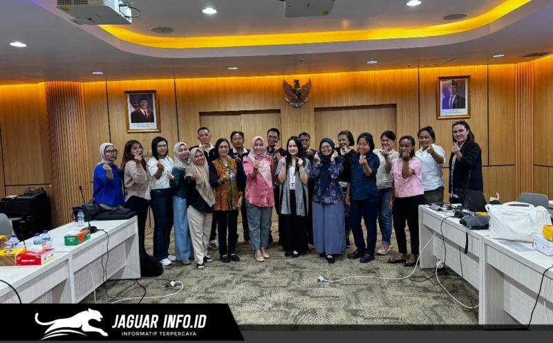 Perwakilan Bank Indonesia Provinsi Sulawesi Utara berfoto bersama dengan jajaran Tim Percepatan dan Perluasan Digitalisasi Daerah (TP2DD) dari berbagai kabupaten/kota se-Sulawesi Utara usai kegiatan koordinasi strategi pemenangan Championship P2DD 2026.
