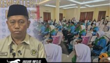Jemaah haji Sulawesi Utara saat melakukan proses registrasi di Gedung Serbaguna Asrama Haji Tuminting Manado, Jumat (1/5/2026).