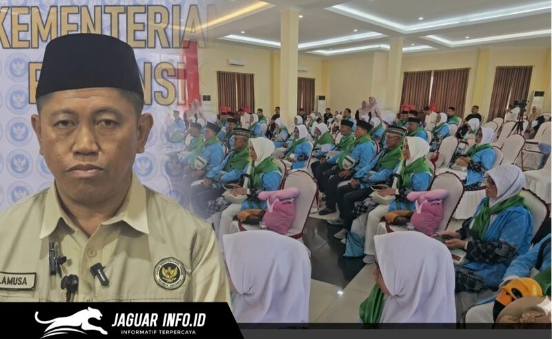 Jemaah haji Sulawesi Utara saat melakukan proses registrasi di Gedung Serbaguna Asrama Haji Tuminting Manado, Jumat (1/5/2026).