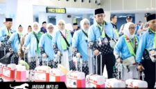 Suasana haru dan khidmat menyelimuti area keberangkatan Bandara Internasional Sam Ratulangi Manado saat jemaah haji Sulawesi Utara 2026 bersiap memasuki pesawat Lion Air menuju Embarkasi Balikpapan, Sabtu (2/5/2026).