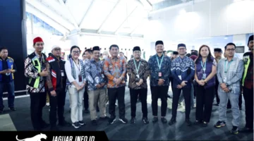 Jajaran manajemen PT Angkasa Pura Indonesia Bandara Sam Ratulangi Manado berfoto bersama Gubernur Sulawesi Utara, Mayjen TNI (Purn.) Yulius Selvanus, S.E. (tengah), usai acara resmi pelepasan jemaah calon haji Sulawesi Utara, Sabtu (2/5/2026).