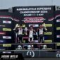 Dua pebalap muda Astra Honda saat merayakan kemenangan di podium Sepang International Circuit, Malaysia.