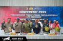 Wakabareskrim Polri Irjen Pol Nunung Syaifudin (tengah) didampingi Direktur Tipidter Bareskrim Polri Brigjen Pol M. Irhamni saat memberikan keterangan pers terkait pengungkapan kasus penyalahgunaan LPG subsidi di Klaten, Jawa Tengah, Sabtu (2/5/2026).