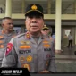 Kapolda Sulut Irjen Pol Roycke Langie (tengah) saat memberikan keterangan pers kepada wartawan di Mapolda Sulut terkait komitmen mengusut tuntas laporan dugaan kekerasan terhadap jurnalis.