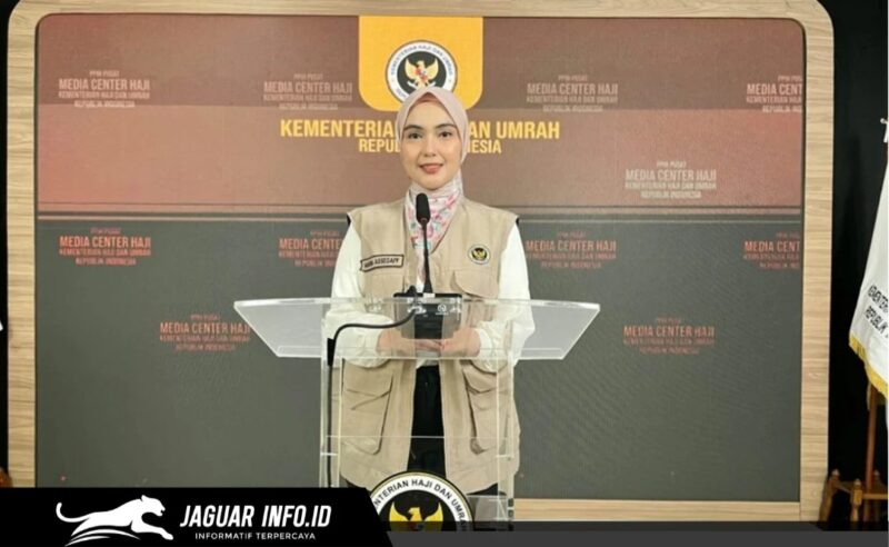 Juru Bicara Kemenhaj, Maria Assegaff, saat memberikan keterangan pers terkait perkembangan operasional haji 2026 di Jakarta.