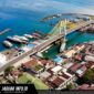 Pemandangan udara Kota Manado di atas menampilkan Jembatan Soekarno yang ikonik, Pelabuhan Manado yang sibuk dengan deretan kapal, serta kawasan pemukiman dan bisnis yang padat di sepanjang pesisir. Gambar ini adalah potret visual yang sempurna dari geliat ekonomi dan pembangunan infrastruktur di ibukota Provinsi Sulawesi Utara tersebut.