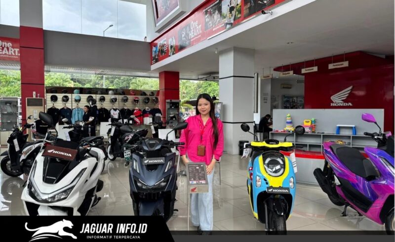 BANYAK PILIHAN: Berbagai model sepeda motor Honda, mulai dari matic fashionable hingga sport gagah, berjejer rapi di main dealer DAW. Dalam program Honda MAYestro bulan Mei ini, hampir seluruh tipe mendapatkan penawaran spesial berupa DP ringan dan cashback jutaan rupiah. (Foto: Istimewa)