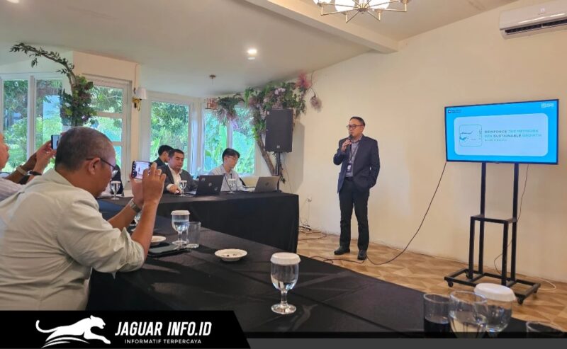 Jajaran pimpinan BRI Region 16 Manado saat memberikan keterangan pers terkait capaian kinerja penyaluran kredit di Kota Manado.