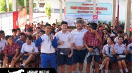 PT DAW menggelar edukasi safety riding di SMP N 2 Manado untuk menanamkan budaya keselamatan berkendara dan disiplin lalu lintas kepada para pelajar sejak dini.