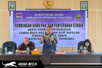 Kabid Pendidikan Kristen Kanwil Kemenag Sulut, Pdt. Franky Rompas, saat memberikan arahan dan menyerahkan sertifikat PPG kepada guru PAK di Minahasa Tenggara. (Foto: Dok. Kemenag)