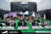 Jajaran manajemen dan staf saat mengikuti sesi edukasi kesehatan mental karyawan Pertamina di Makassar untuk meningkatkan produktivitas kerja.