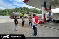 Tim Pertamina Patra Niaga Regional Sulawesi saat melakukan pemantauan langsung di salah satu SPBU Kota Manado guna memastikan kelancaran distribusi Biosolar dan mengecek ketersediaan stok BBM subsidi di lapangan.