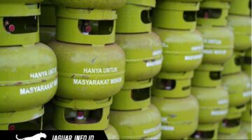 Petugas Pertamina memastikan kelancaran distribusi tambahan pasokan gas elpiji subsidi di wilayah Sulawesi selama libur panjang Mei 2026.