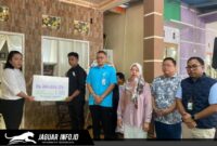 (FOTO: Penyerahan santunan BPJS Ketenagakerjaan Manado secara simbolis kepada ahli waris korban kebakaran Mega Mall Manado.)