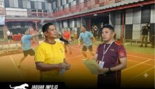 Kapolresta Manado membuka Turnamen Bulutangkis Polresta Manado 2026 di Naushad Badminton Hall untuk menyambut Hari Bhayangkara ke-80.