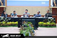 Wakil Gubernur Sulawesi Utara bersama Kepala Kantor Perwakilan Bank Indonesia Provinsi Sulut saat memimpin jalannya Dedicated Team Meeting (DTM) RIRU 2026 di Kota Manado.
