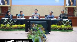 Wakil Gubernur Sulawesi Utara bersama Kepala Kantor Perwakilan Bank Indonesia Provinsi Sulut saat memimpin jalannya Dedicated Team Meeting (DTM) RIRU 2026 di Kota Manado.