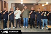 Pengurus, panitia, dan para bakal calon ketua DPD IVENDO Sulawesi Utara foto bersama usai menggelar agenda Pra-Musda ke-II di Sparta Tikala, Manado. (Foto: Jaguarinfo.id)