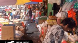 Stok Minyakita di Pasar Pinasungkulan Karombasan Manado dipastikan aman. Agen resmi menjual minyak goreng bersubsidi ini sesuai ketentuan HET pemerintah.