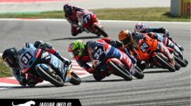 Pebalap muda Astra Honda, Muhammad Kiandra Ramadhipa, saat memacu sepeda motornya bersaing di grup terdepan pada ajang Moto3 Junior World Championship 2026 di Circuit de Barcelona-Catalunya, Spanyol.