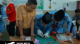 Siswa antusias mengikuti praktik daur ulang sampah plastik dalam kegiatan edukasi lingkungan yang diinisiasi oleh Pertamina Patra Niaga Regional Sulawesi di Makassar, 26-05-2026.