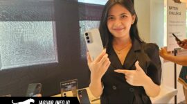 Detail spesifikasi Realme C100 yang menampilkan desain bodi belakang dengan efek visual Blooming Design yang dinamis.