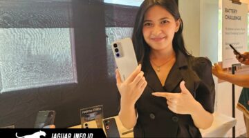 Detail spesifikasi Realme C100 yang menampilkan desain bodi belakang dengan efek visual Blooming Design yang dinamis.