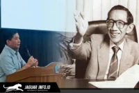 Ketua Majelis Keluarga Besar Permesta, Recky Langie, saat memaparkan materi mengenai pentingnya pemberian gelar pahlawan nasional kepada Prof. Sumitro Djojohadikusumo