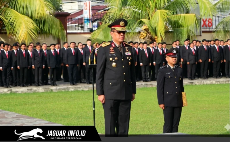Wakapolda Sulut Brigjen Pol Awi Setiyono memimpin Upacara Peringatan Hari Lahir Pancasila di Lapangan Presisi Polda Sulut, Senin 01/06/26.