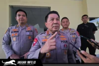 Kapolda Sulut Roycke Harry Langie saat memberikan keterangan pers terkait pemberantasan aksi kejahatan di Mapolda Sulut, Rabu (03/06/26).