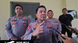 Kapolda Sulut Roycke Harry Langie saat memberikan keterangan pers terkait pemberantasan aksi kejahatan di Mapolda Sulut, Rabu (03/06/26).