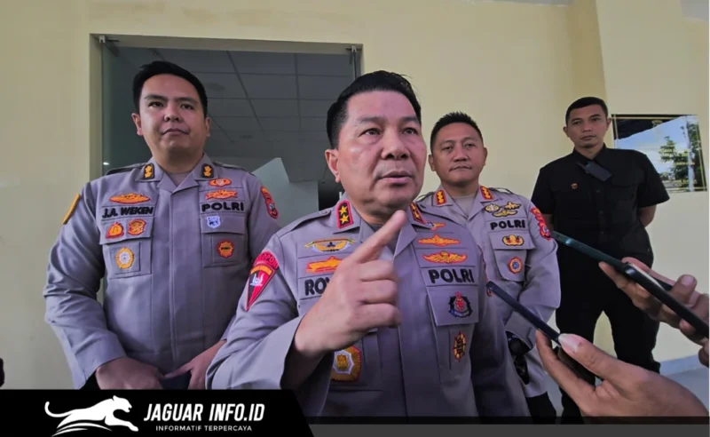 Kapolda Sulut Roycke Harry Langie saat memberikan keterangan pers terkait pemberantasan aksi kejahatan di Mapolda Sulut, Rabu (03/06/26).