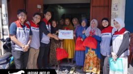 Penyaluran bantuan paket sembako gratis oleh Pertamina Patra Niaga Regional Sulawesi kepada 153 warga kelompok binaan CSR IT Makassar dalam rangka memperingati Hari Raya Iduladha 1447 H