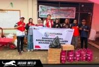 Perwakilan Pertamina Patra Niaga IT Bitung menyerahkan bantuan logistik dan energi secara simbolis kepada pihak BPBD Kabupaten Bolaang Mongondow di Posko Darurat Bencana, Jumat 05/06/26.