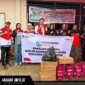 Perwakilan Pertamina Patra Niaga IT Bitung menyerahkan bantuan logistik dan energi secara simbolis kepada pihak BPBD Kabupaten Bolaang Mongondow di Posko Darurat Bencana, Jumat 05/06/26.