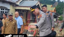 Kapolda Sulut Irjen Pol Roycke Langi didampingi Bupati Bolmong meninjau lokasi bencana di Desa Solimandungan, Senin 08/06/26.