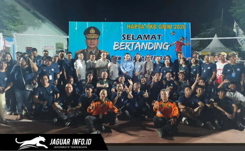 Panitia Lokal HAPSA P/KB GMIM 2026 Jemaat Galilea Teling bersama Kapolda Sulut, Irjen Pol DR Roycke Harry Langie, SIK., MH., usai gelaran sukses lomba bola voli dan vocal group.