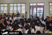 Menteri Sosial Saifullah Yusuf (Gus Ipul) saat meninjau kegiatan Open House di SRMP 21 Manado, Sulawesi Utara, Kamis (11/6/2026), untuk melihat langsung perkembangan karakter dan kemampuan siswa Sekolah Rakyat.