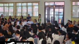Menteri Sosial Saifullah Yusuf (Gus Ipul) saat meninjau kegiatan Open House di SRMP 21 Manado, Sulawesi Utara, Kamis (11/6/2026), untuk melihat langsung perkembangan karakter dan kemampuan siswa Sekolah Rakyat.