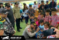 Polres Kepulauan Sangihe salurkan bantuan dan lakukan trauma healing bagi warga terdampak gempa di wilayah perbatasan menjelang Hari Bhayangkara ke-80.