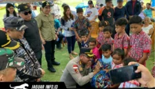 Polres Kepulauan Sangihe salurkan bantuan dan lakukan trauma healing bagi warga terdampak gempa di wilayah perbatasan menjelang Hari Bhayangkara ke-80.